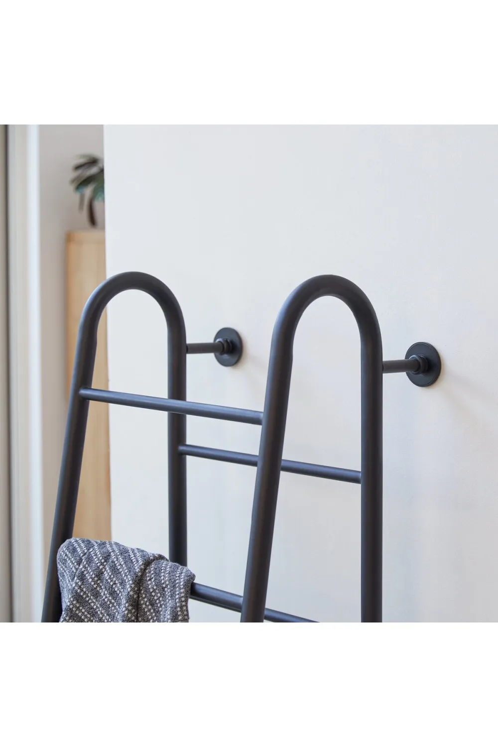 Industrial Metal Towel Rack | Tikamoon Adja