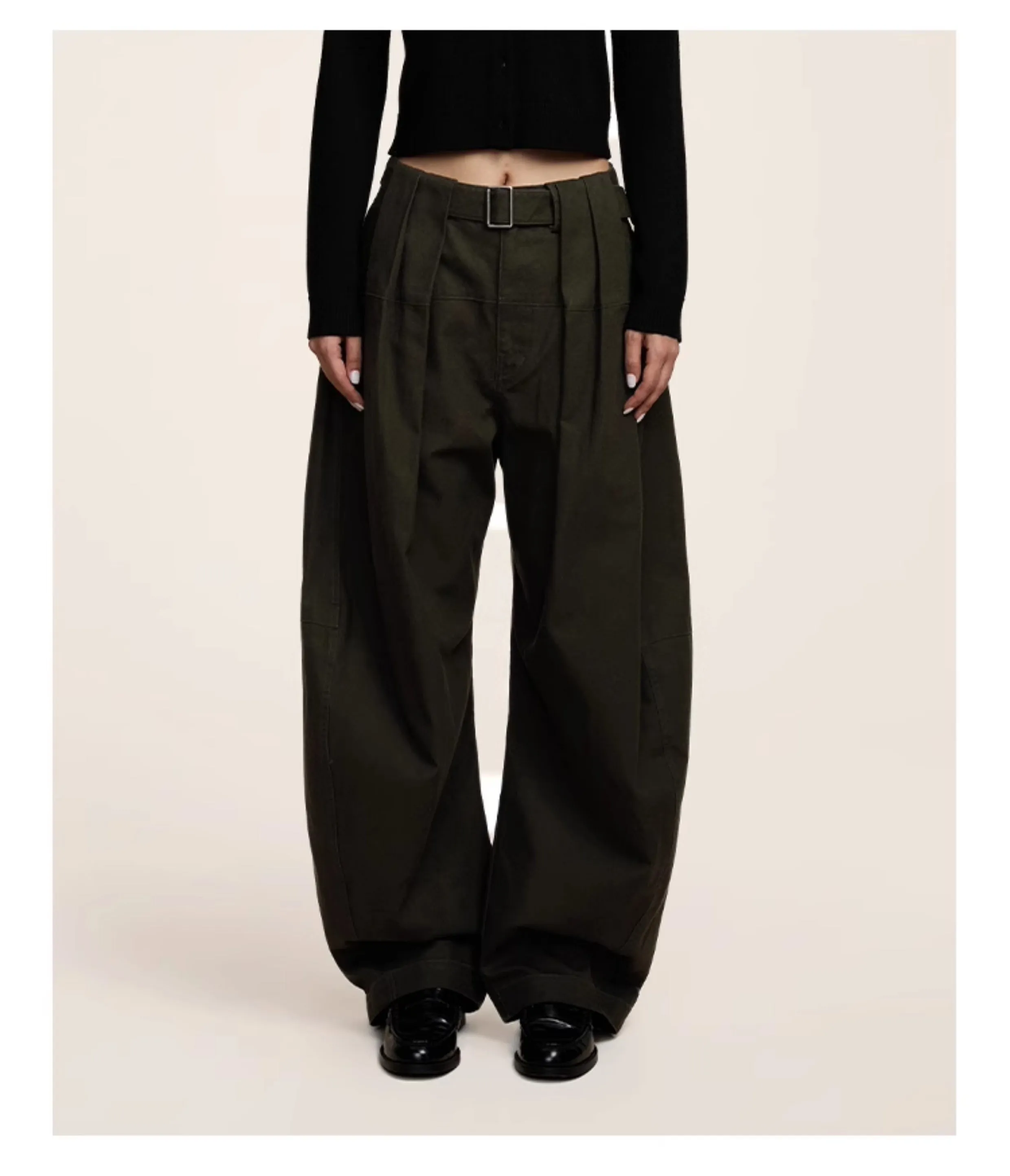 Three-dimensional scimitar silhouette casual pants