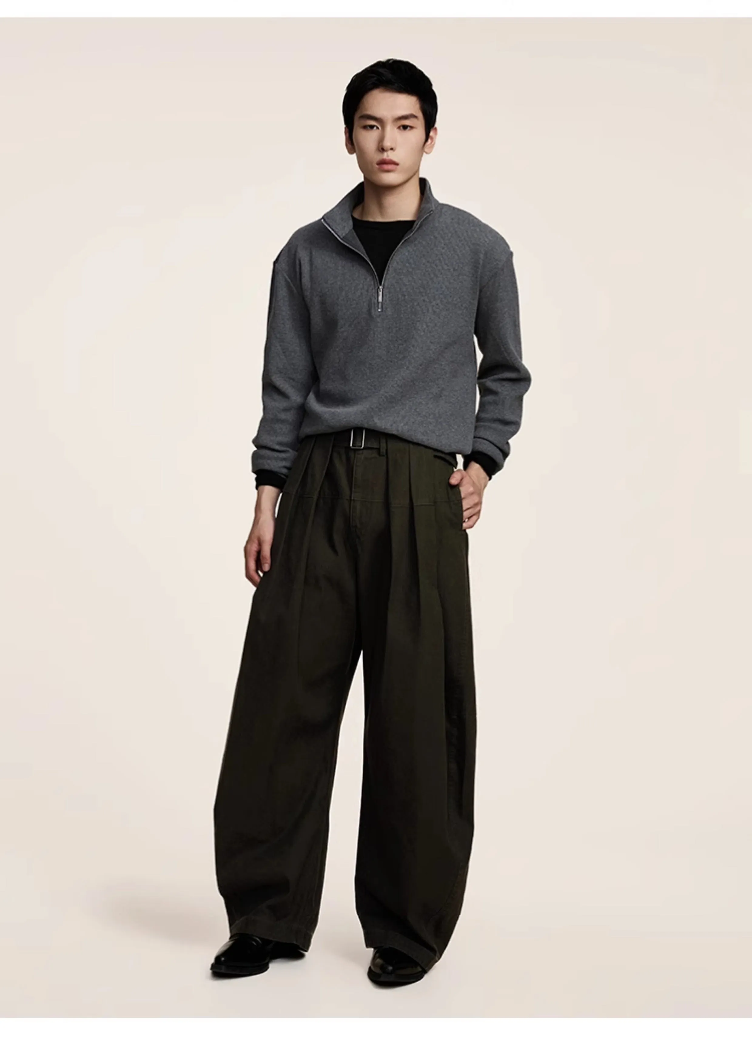 Three-dimensional scimitar silhouette casual pants