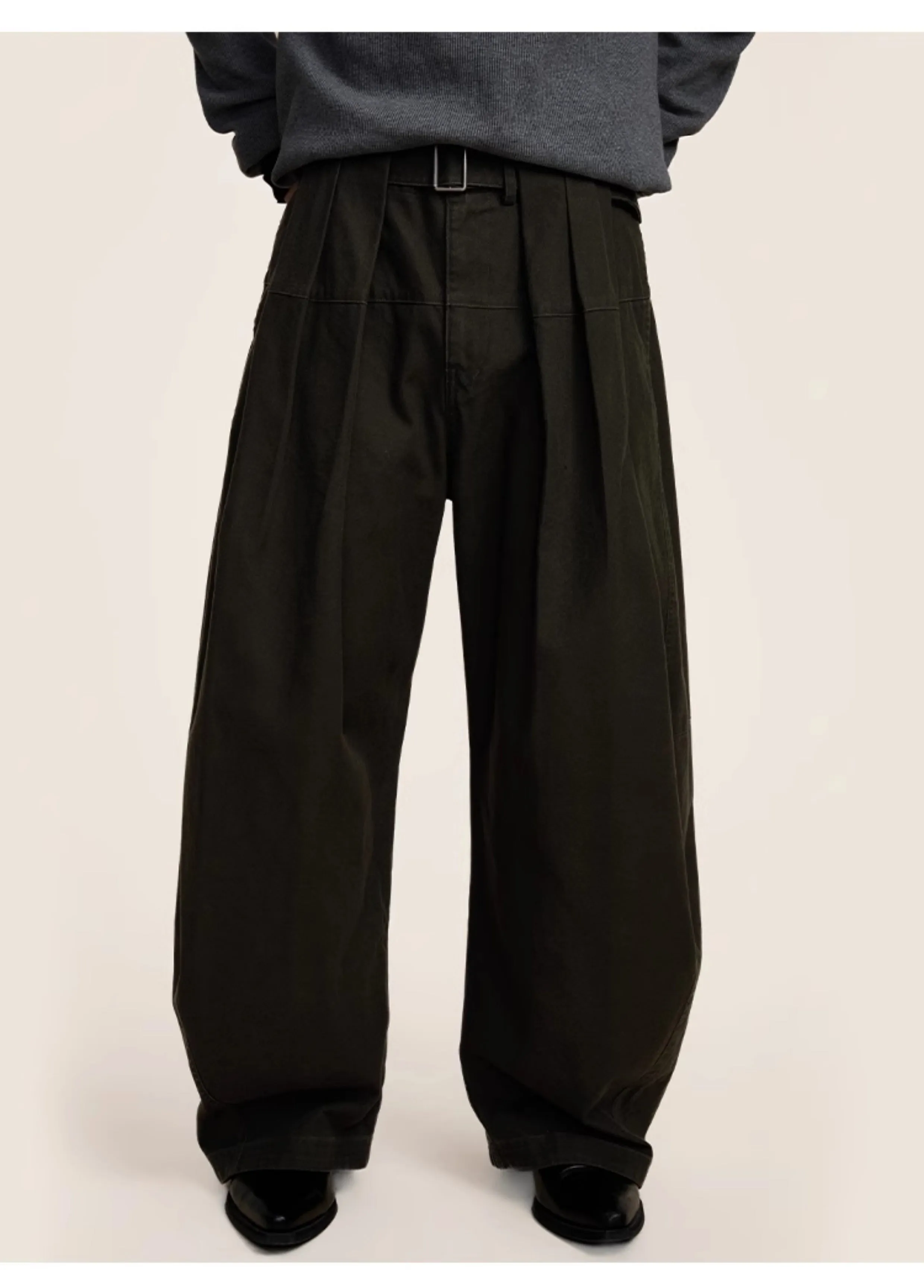 Three-dimensional scimitar silhouette casual pants