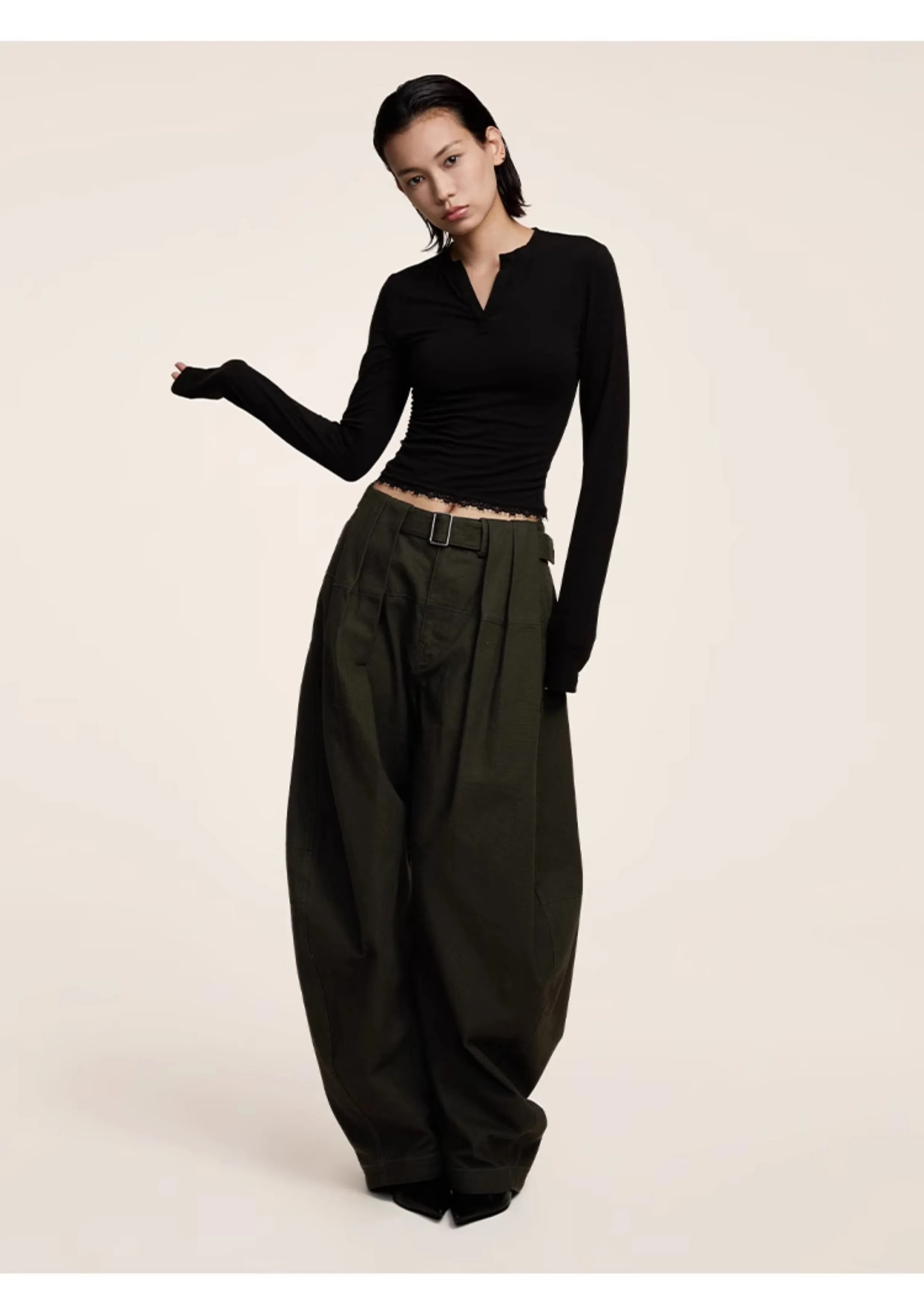 Three-dimensional scimitar silhouette casual pants