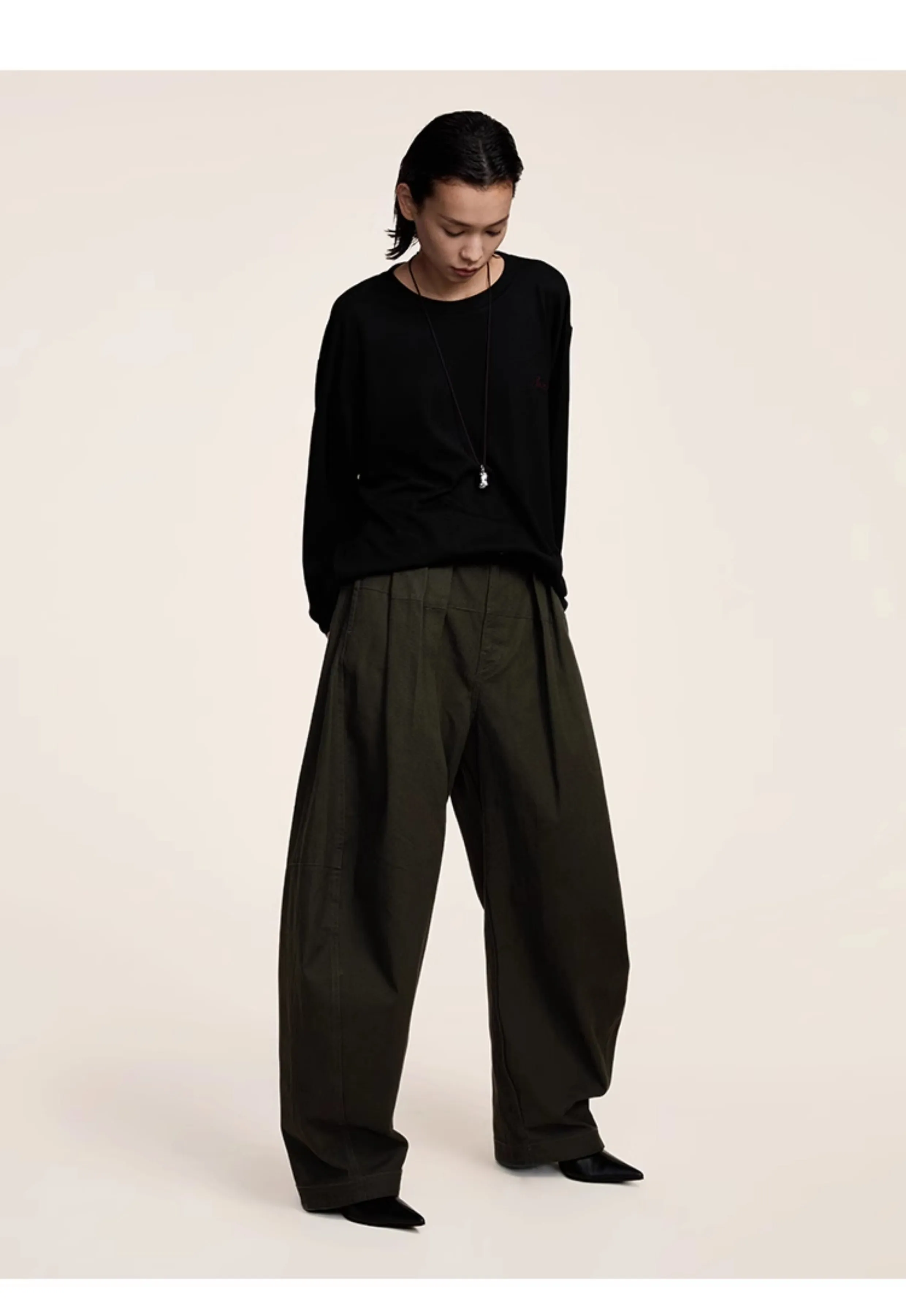 Three-dimensional scimitar silhouette casual pants