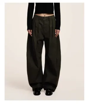 Three-dimensional scimitar silhouette casual pants